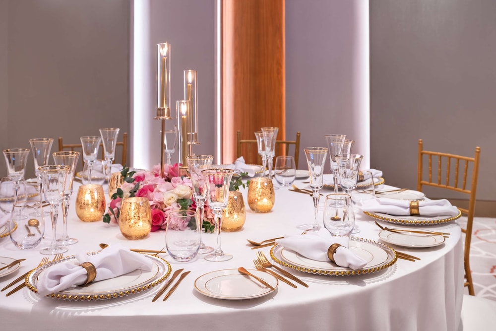 The WB Abu Dhabi, Curio Collection by Hilton