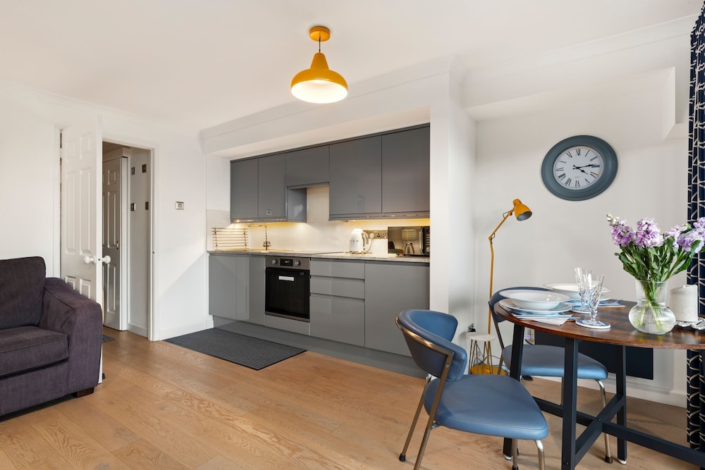 2 Beach Court - Direct Beach Access Sea Views