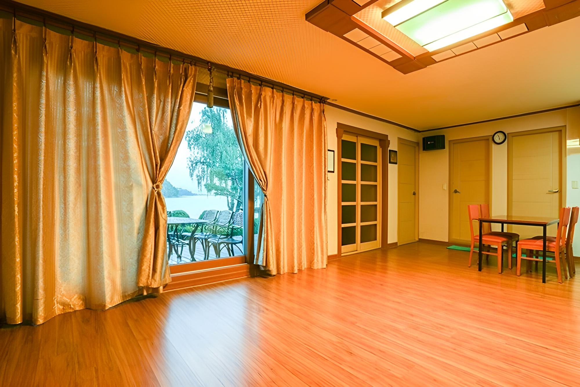 Chungju Hosuwiui Haru Pension view 2