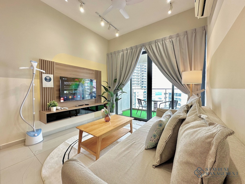 Country Garden Danga Bay Sea View Homestay by Stayrene