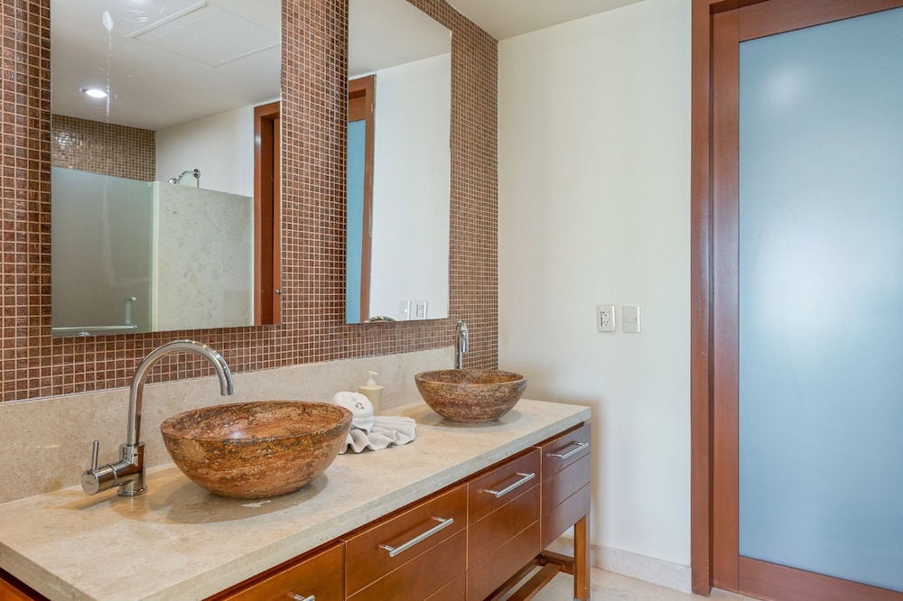 Encanto Living 0403 -1BR by Kivoya