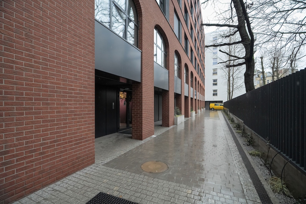 Old Market Square Studio by Renters