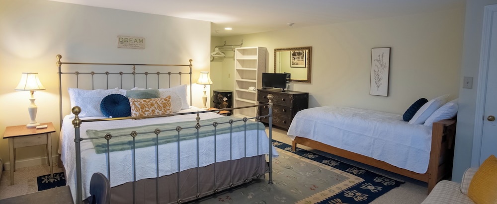 Cooper Hill Inn