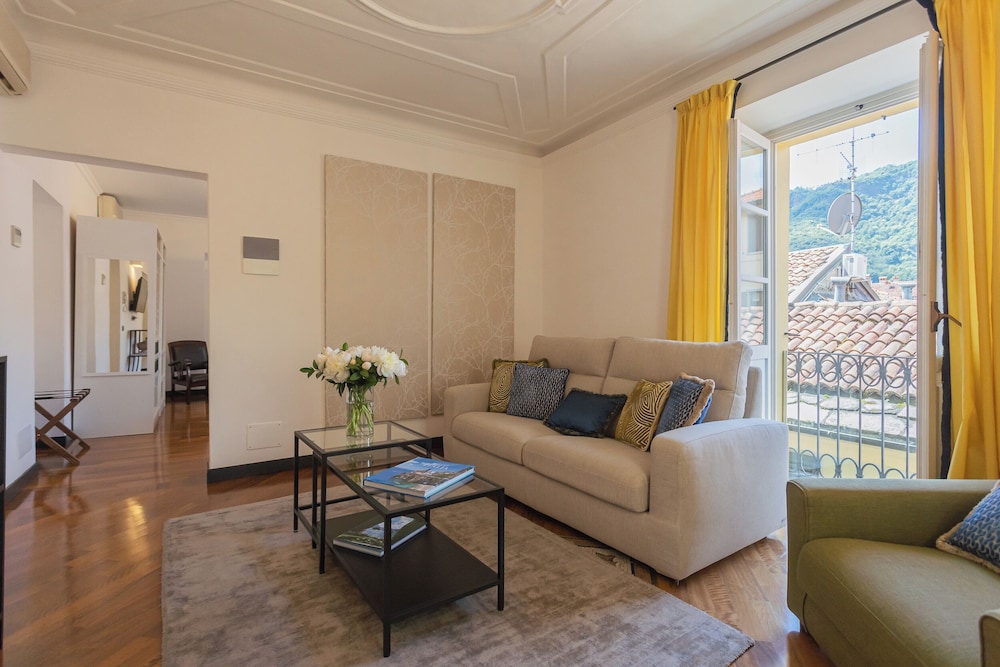 Lake Holiday Como by Rent all Como