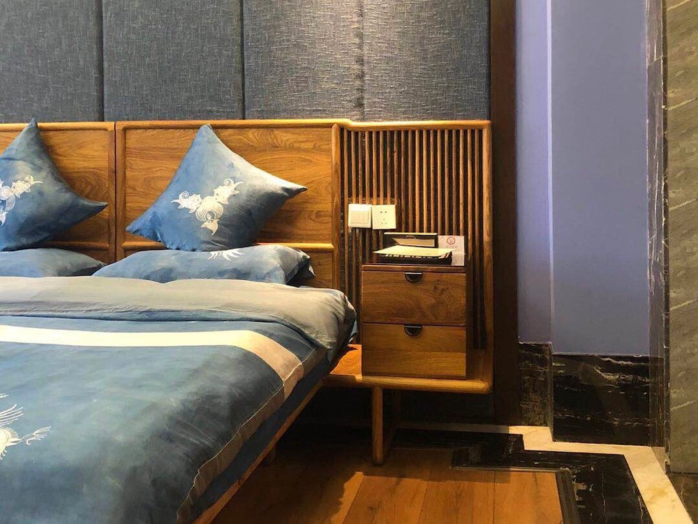 Qiancuihang Art Hotel view 3
