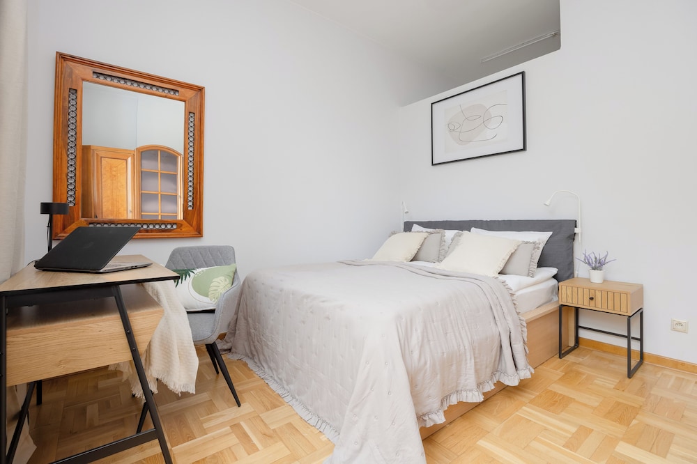 Apartment Filtry With Parking by Renters