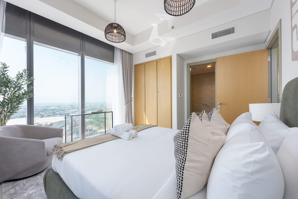 Modern Luxe 2BR in Business Bay