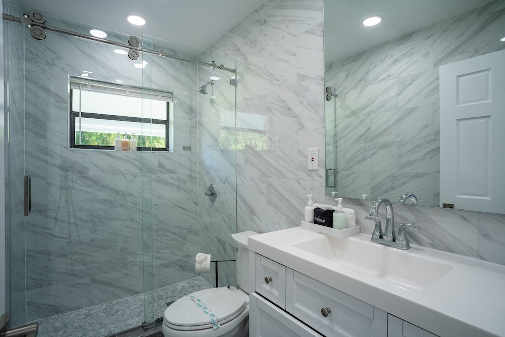 Spacious 3BR Home 2 Baths Amazing Pool Area