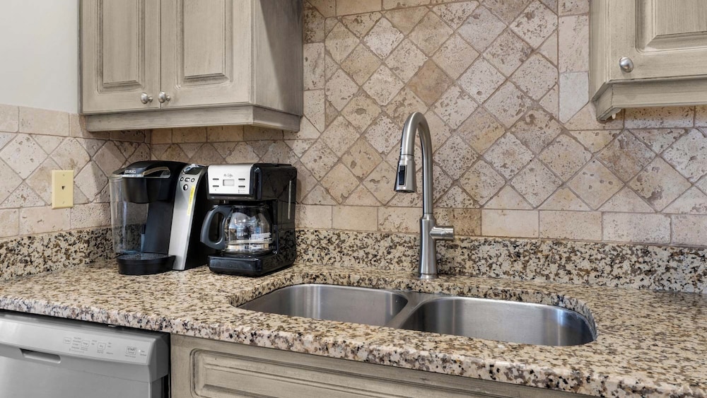 Legacy 303: Beachfront Retreat on 30a!