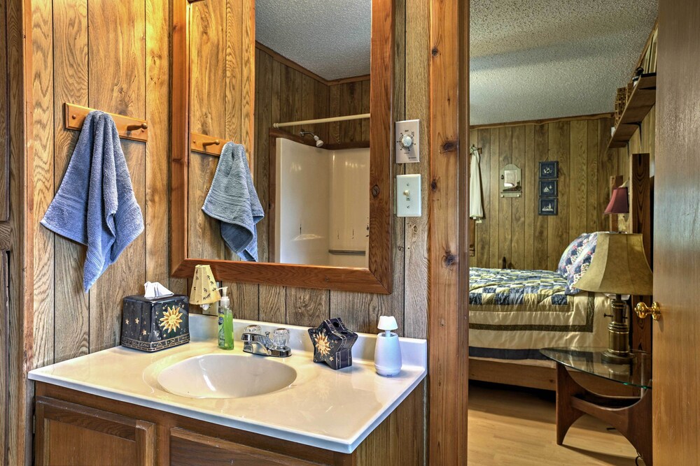 Rustic Canyon Lake Cabins w/ Hot Tub on 3 Acres - Property Image 18