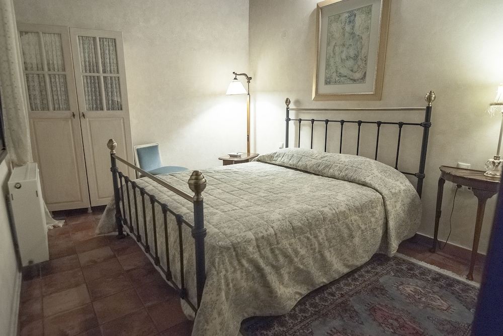 Ostra Menalon Luxury Suites