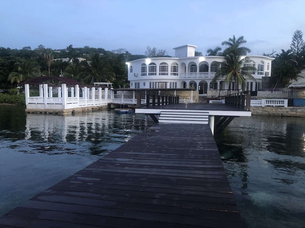 Waters Edge Guest House