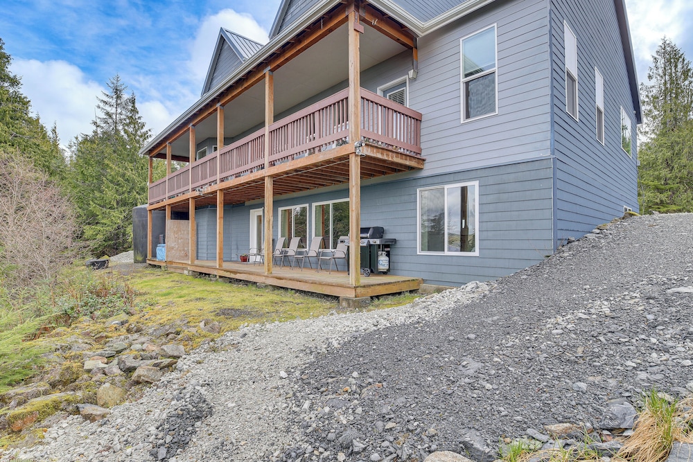 Fish & Hike: Apartment w/ Pool Table in Ketchikan!