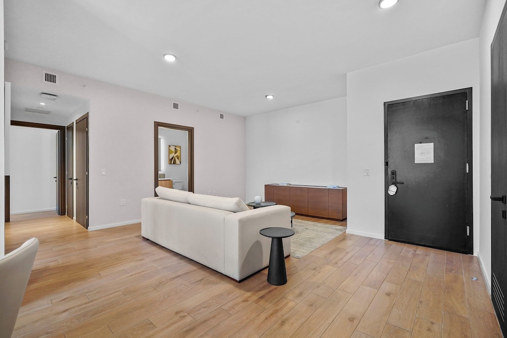 Bayside Apt with Stunning City Views