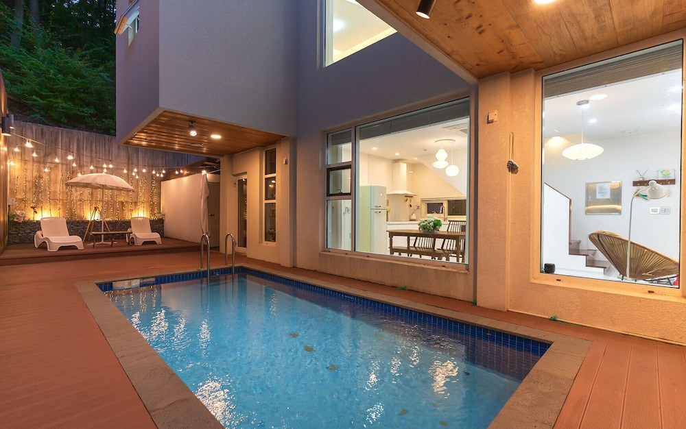Ulsan Byeoldam Eunchae Pool Villa