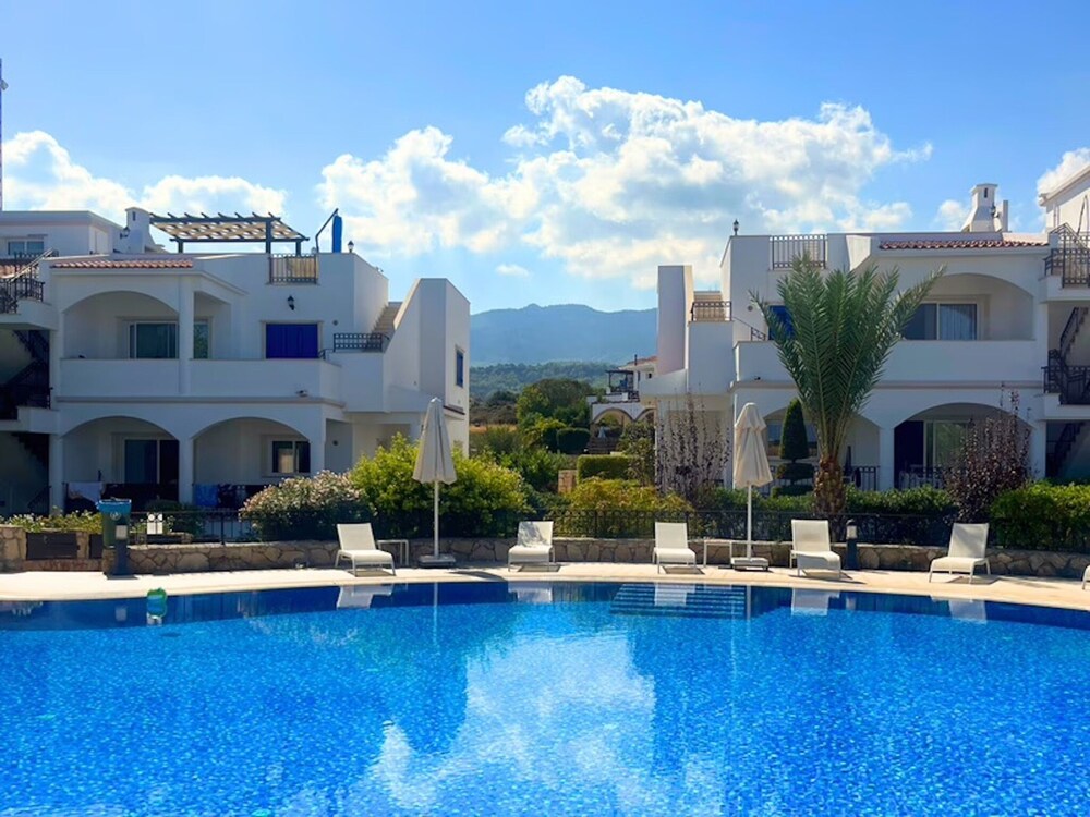 Sunny and Family Friendly Apartment Directly at the Pool