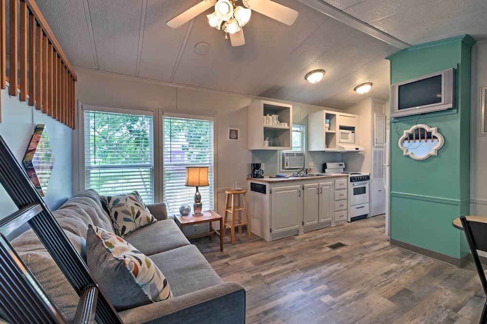 Resort Cabin 1 Mi to Middle Bass Island State Park