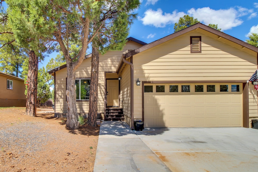 4 Mi to Fool Hollow Lake: Show Low Home w/ Hot Tub