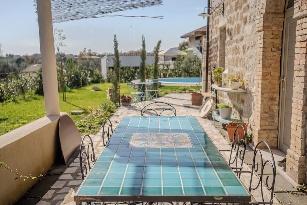 Casale nel Verde con Piscina e Vista
