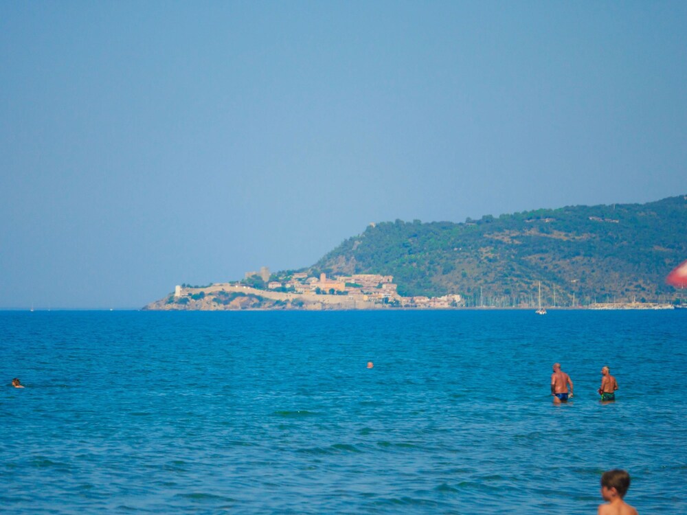 Residence with swimming pool in Albinia just 150 mt from the beach