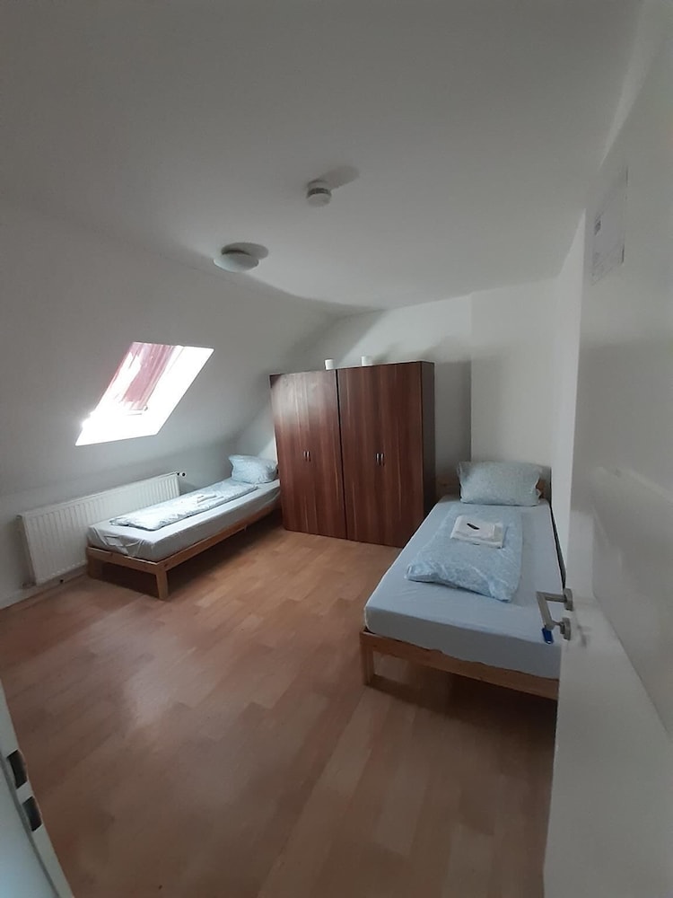 2-Rent Group Hostel Rooms&Apartments EVE168