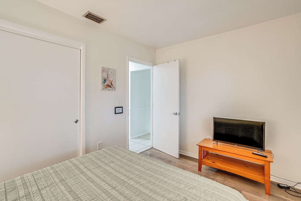 2 Mi to Beach: Home w/ Pool in Venice