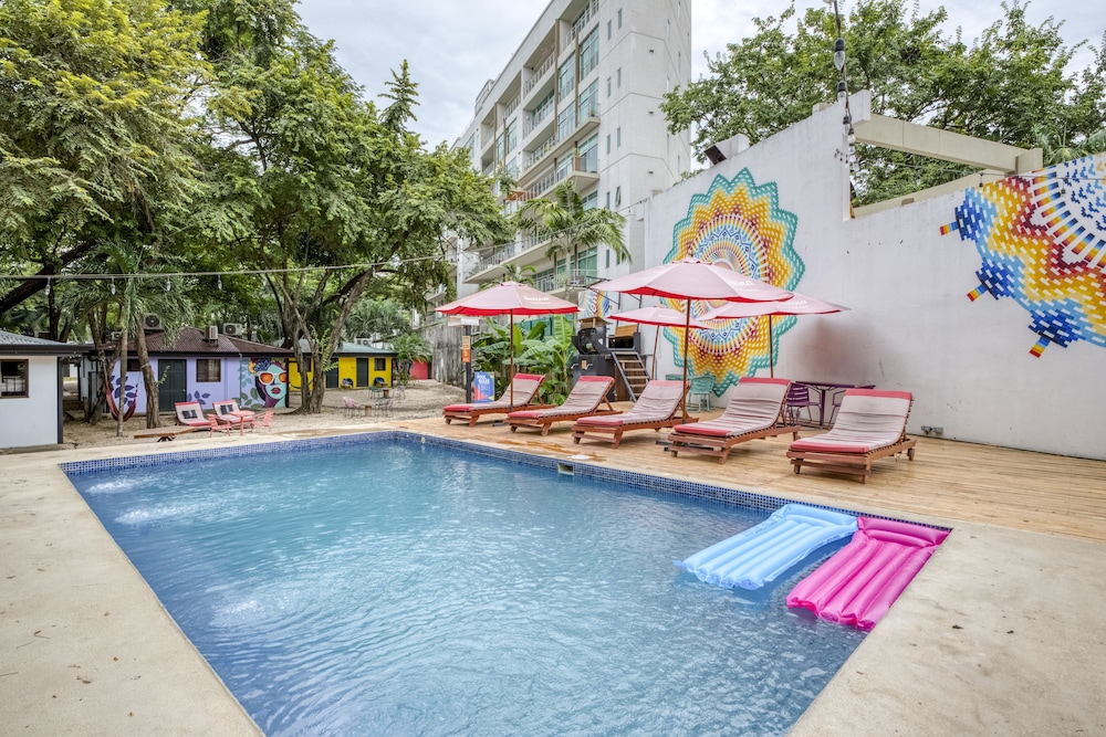 Slumber Party Tamarindo