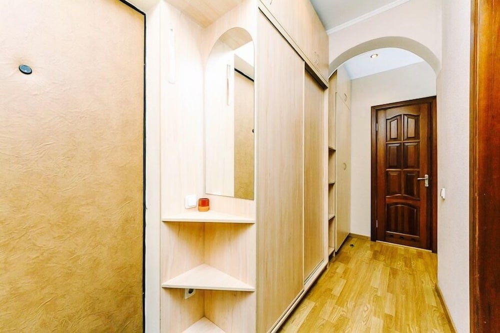 Hotrent Lesi Ukrainky 36B