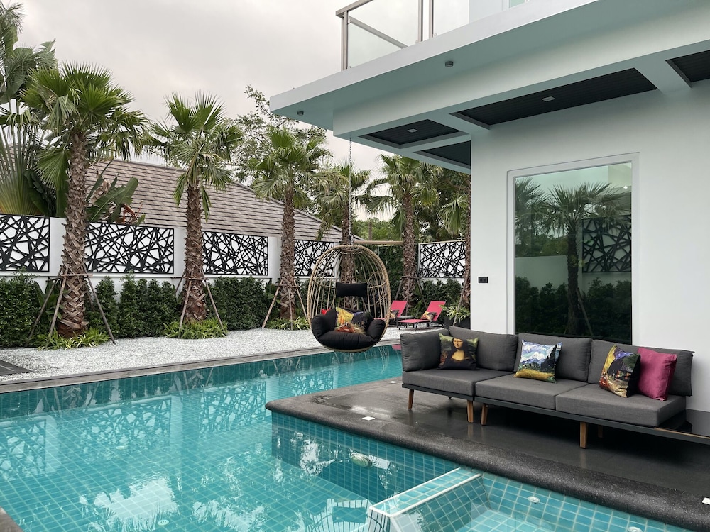 Hollywood Pool Villa Jomtien Pattaya