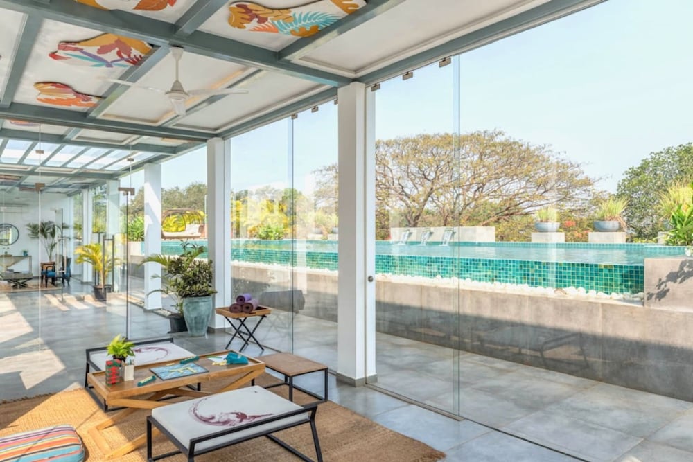 Modern Tropical 2bhk Near Beach Pool Garden