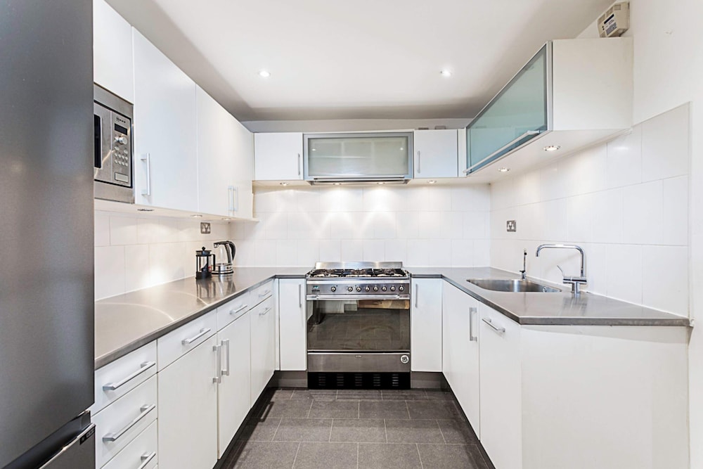 Richmond Hill Top Apartment