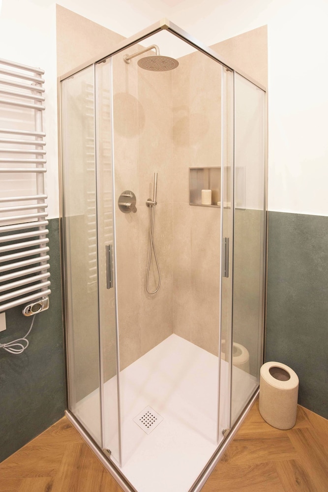 Colosseum Holidays - Luxury 3 Bedroom Apartment