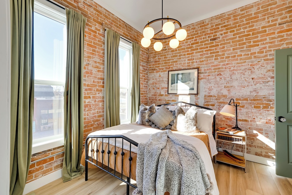 Walk to Shops & Eats: Charming Dtwn Emmett Apt!