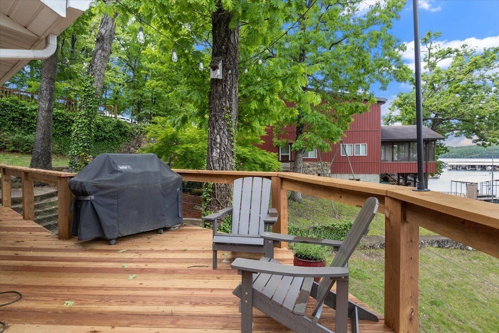 Lakefront Oasis With Skylights & Covered Boat Slip For Extra Adventure