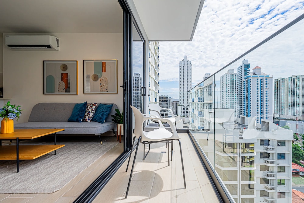 w Majestic 1BR w Stunning Balcony View