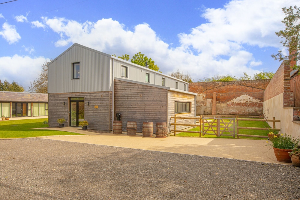 Home Farm Barn - From 500 Per Night