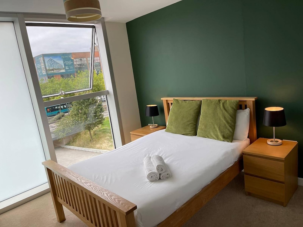 Milton Keynes City Center 2 bed view 3