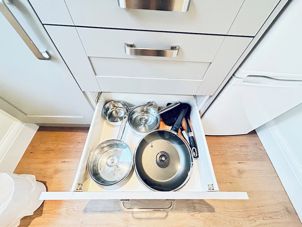 Refurb Private Suite - Wimbledon & Airport Access
