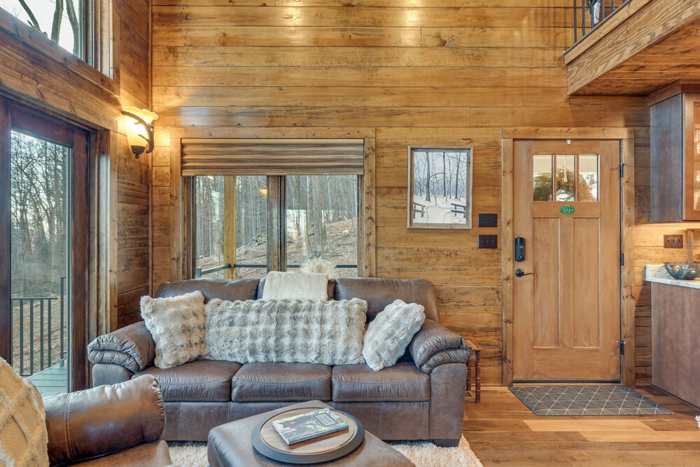 Couple's Getaway in Stoney Creek at Wintergreen!