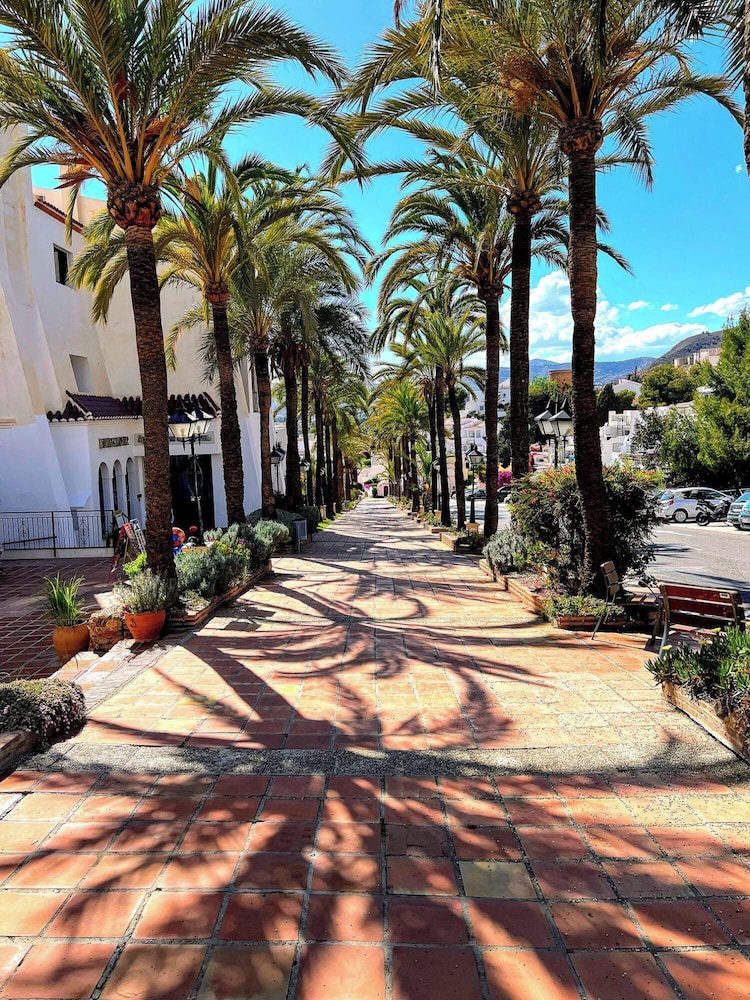 Tranquil Nerja House With Gardens, Pools and spa