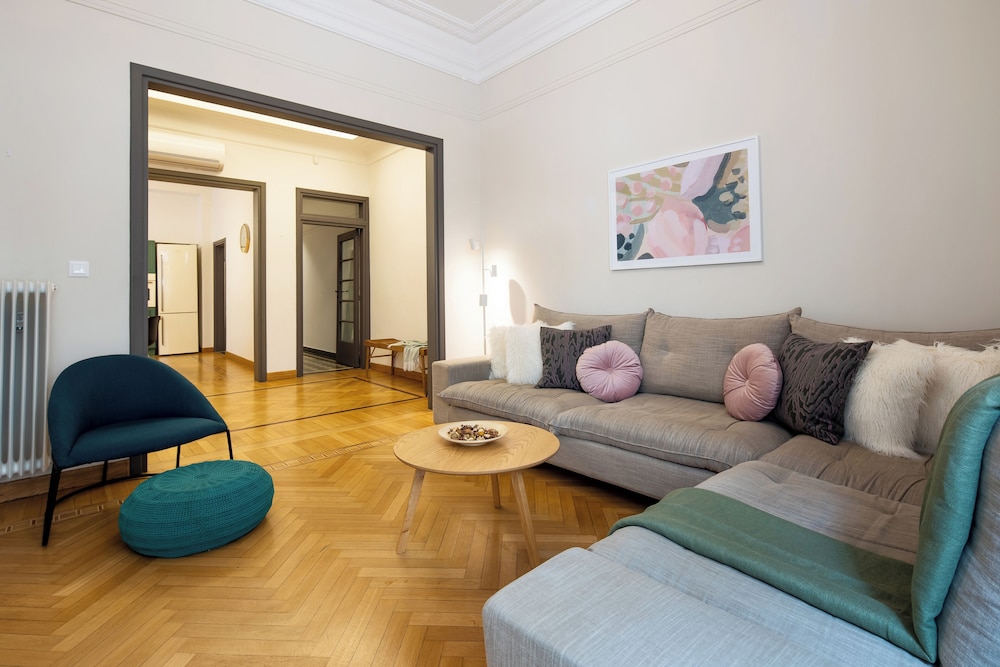 Meadows - Luxury 3-Bedroom Apt in Athens