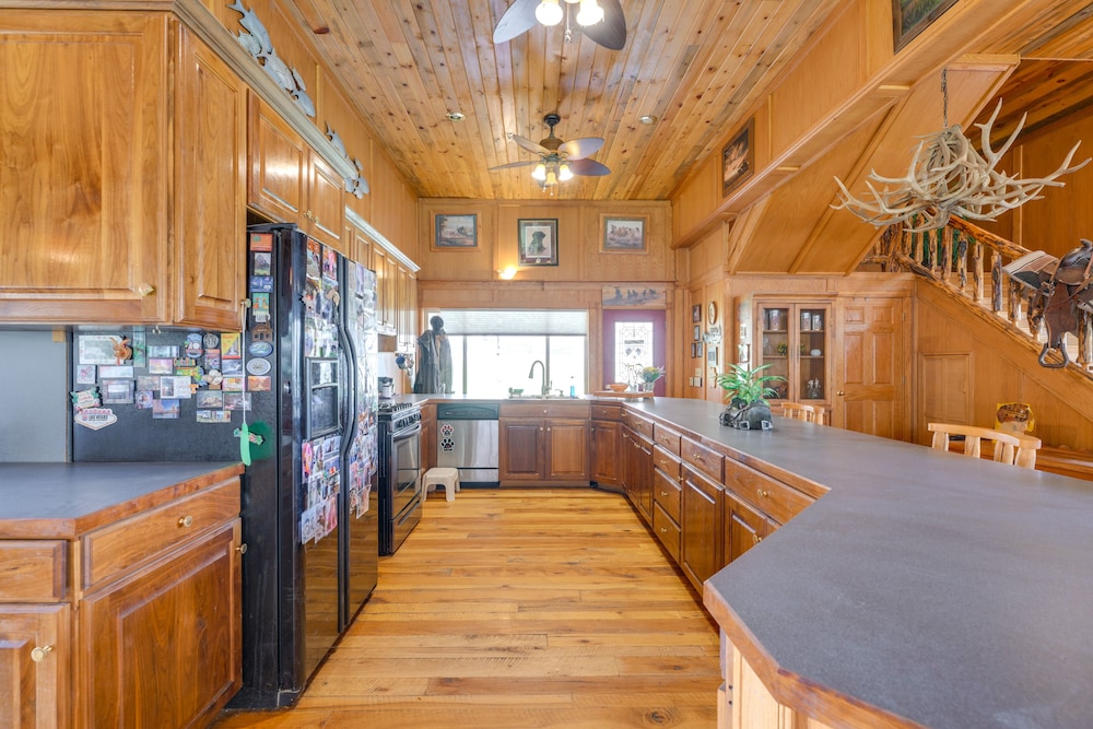 Salmon Vacation Rental w/ Mountain Views! view 4