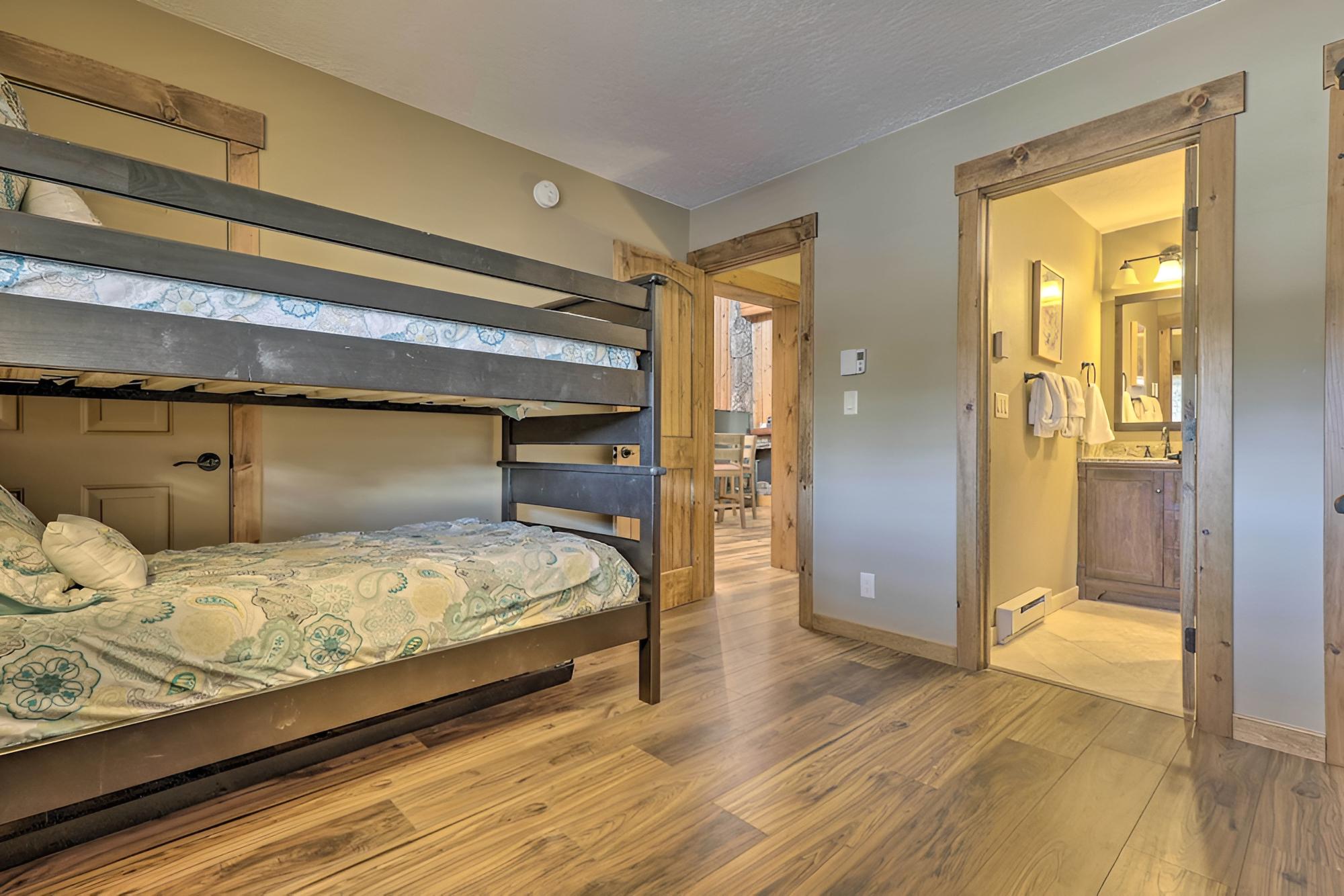 Winter Park Condo w/ Grill, Shuttle to Downtown! view 5