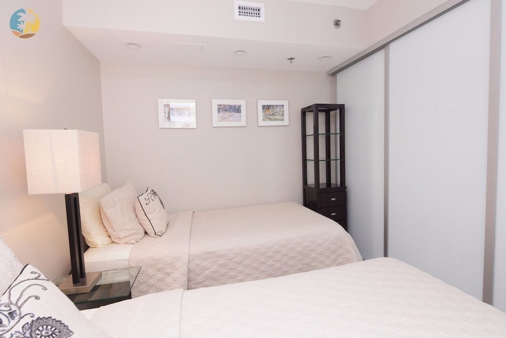 Alexander 1419/21 5 Bedroom Apts