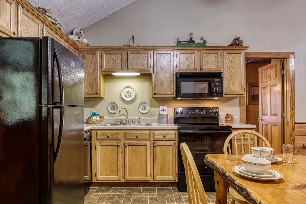 Er37 - Hi-bear-nate Great Location..close To Town 1 Bedroom Cabin by RedAwning view 5