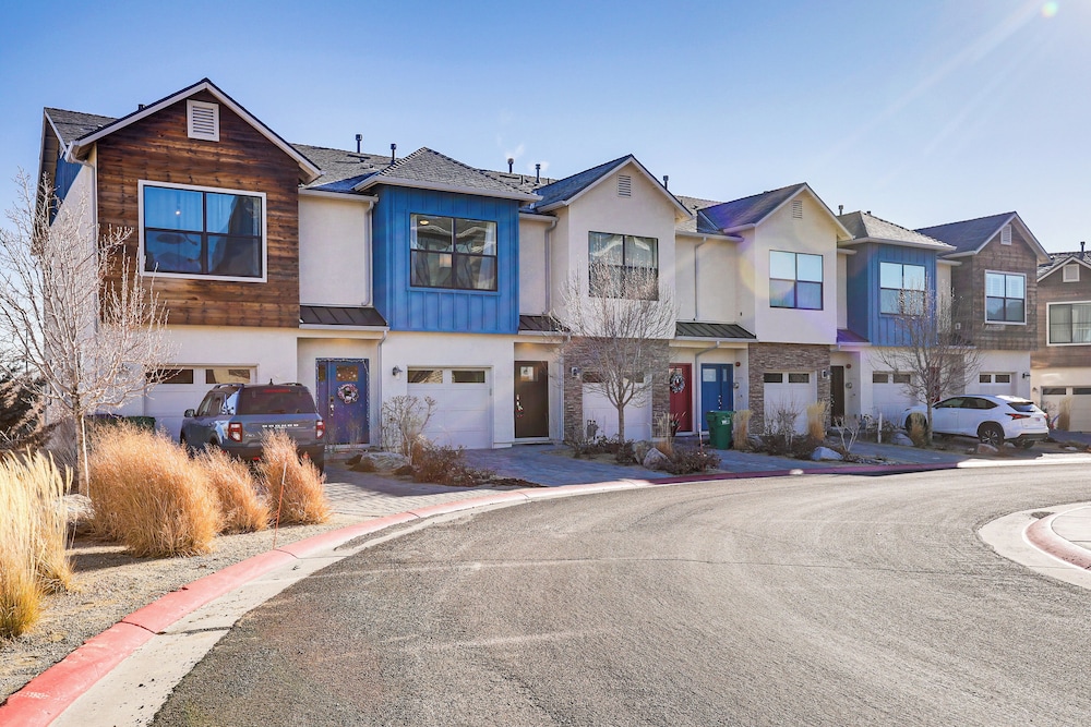 4 Mi to Dtwn: Family-friendly Townhome in Reno