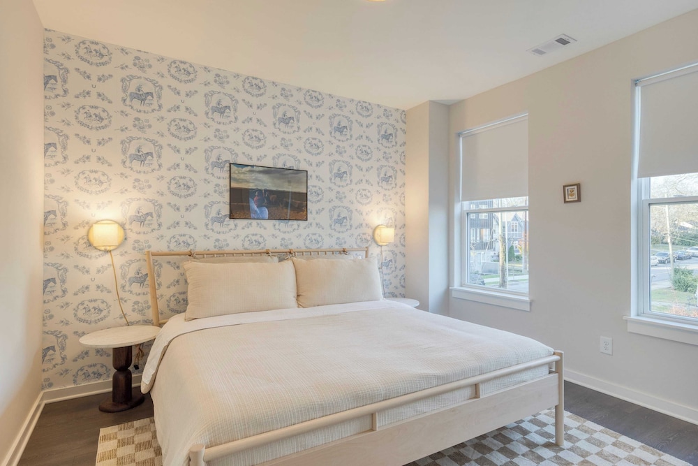 Sleeps 24! 3 Modern 4bdr Townhomes w/ Covered Patios Nashville Group Retreat