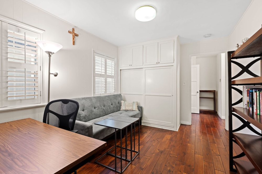 Cozy Pasadena Home Steps From Rose Bowl w Parking