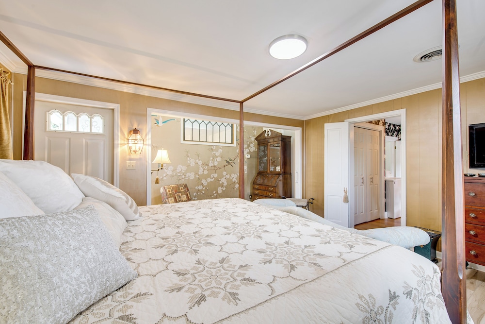 Bourbon Trail Fun: Dtwn Lebanon Home w/ Game Room