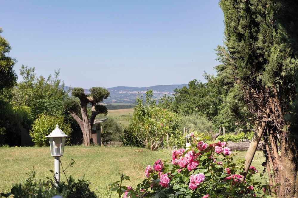 Tuscany - Townhouse - Sleeps 18 - Garden Near Lake